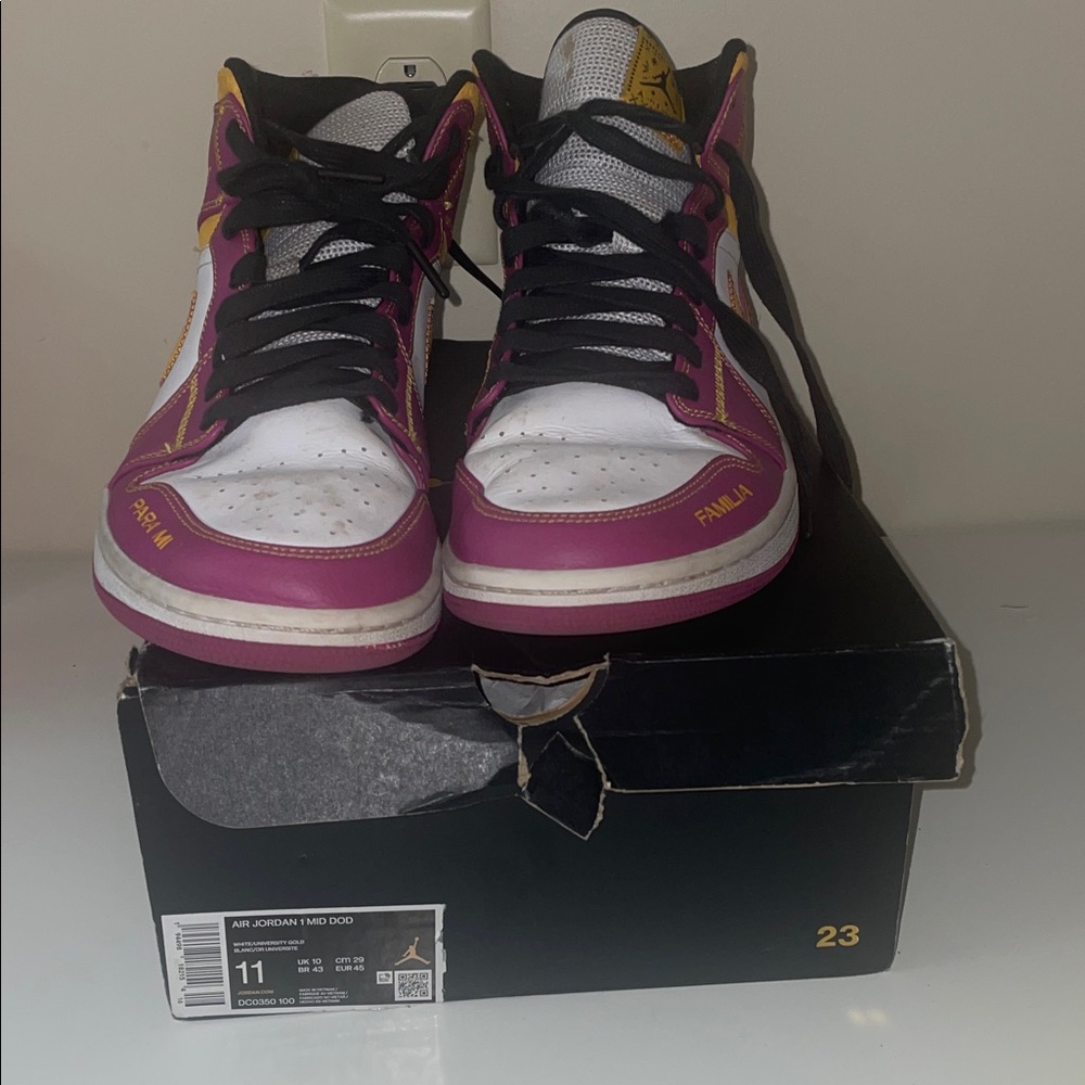 Jordan 1Mid Men's  White/University Gold  Sneakers